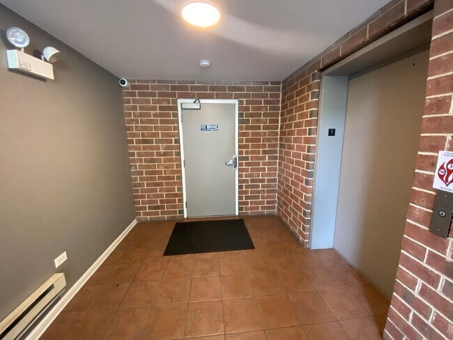 Foto del edificio - 2251 W Saint Paul Ave