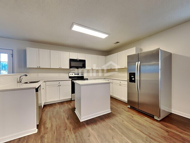 Foto del edificio - 223 Eagle Ridge Rd