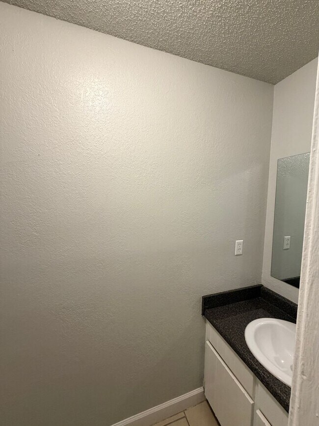 Foto del edificio - Beautiful 2bd/1.5bath Townhome