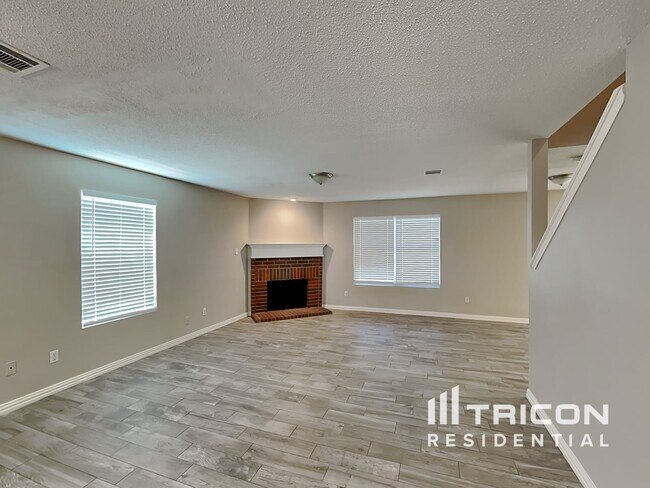 Building Photo - 210 Vivian Dr