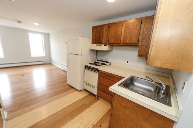 Building Photo - 3011-17 Edgemont St