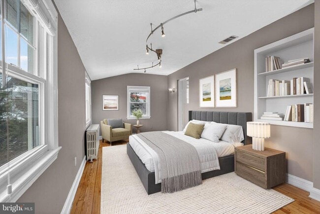 Foto del edificio - 7903 Woodbury Dr