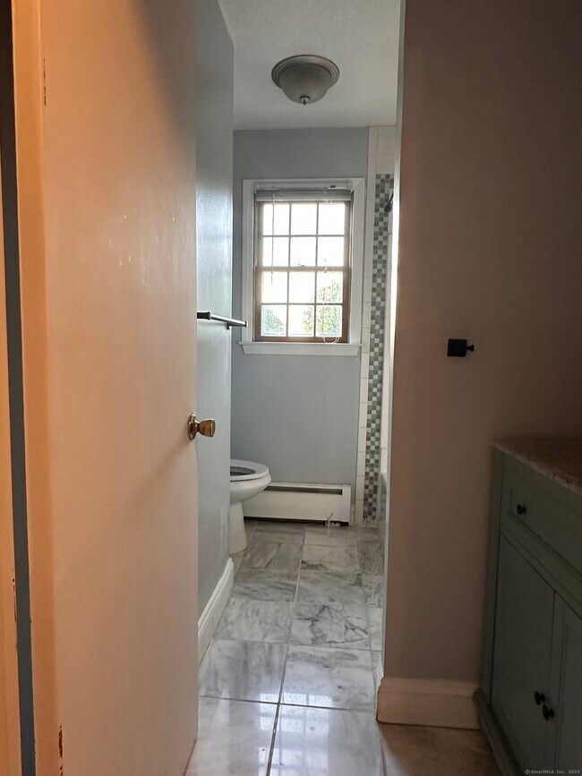 Building Photo - 204 Jordan Ln