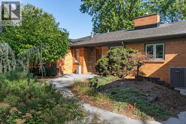 Building Photo - 354 Elmgrove Dr