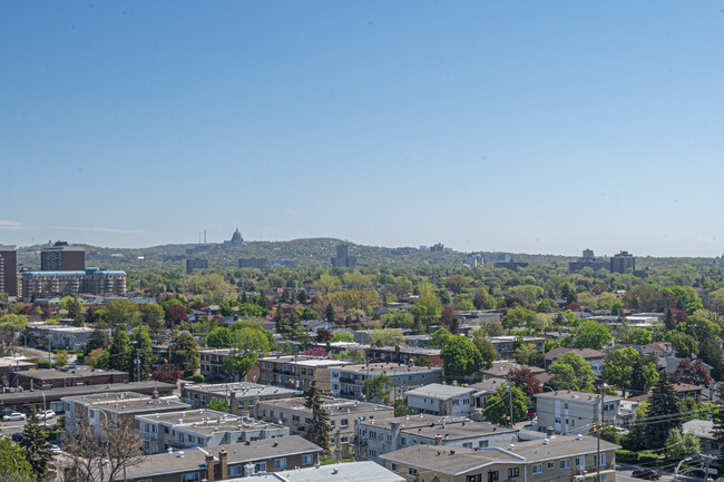 Building Photo - 5792 Av Parkhaven