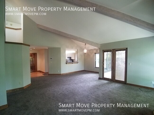Foto del edificio - Rarely Available River Run Townhome. Backs...
