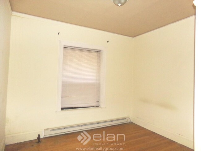 Building Photo - 327 Kedzie St