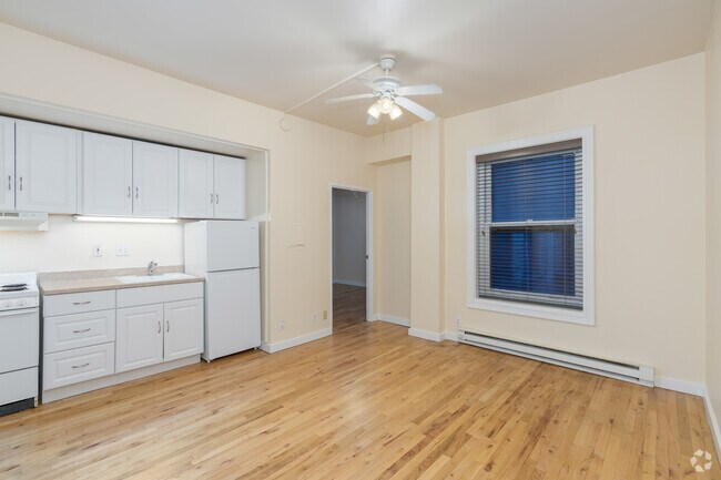 1 habitación, 1 baño - 392 pies cuadrados - Sala de estar - Washington Plaza Apartments