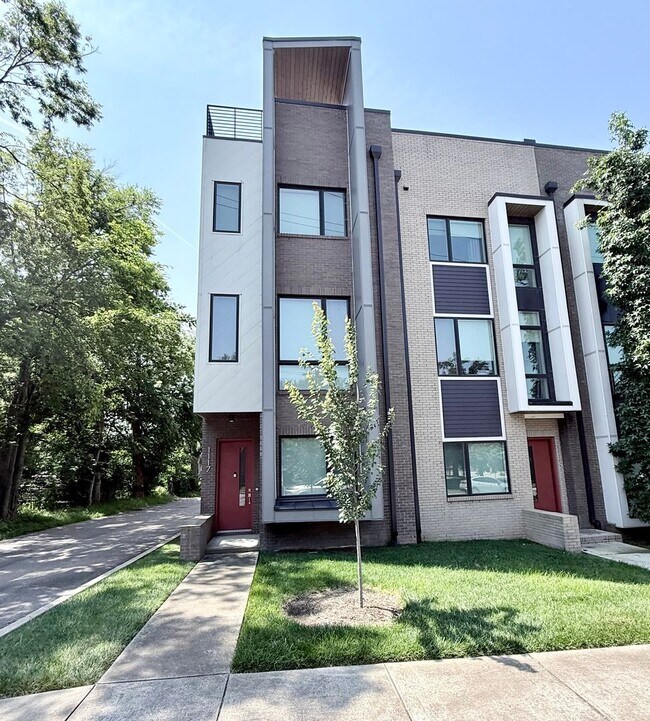 Foto del edificio - 3 bedroom/3.5 baths/ 12th S