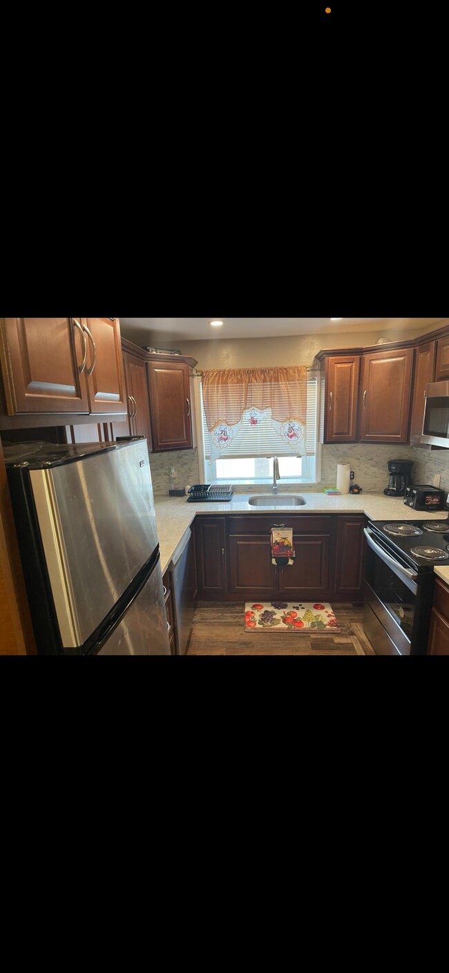 Kitchen - 1574 E 98th St