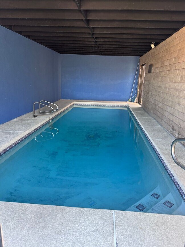 Foto del edificio - 857 Robinson Ln