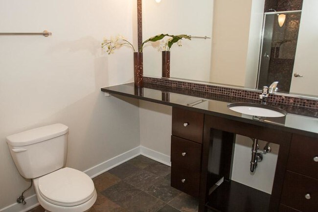 Foto del edificio - 650 W Wayman St