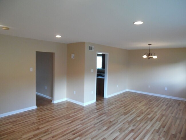 Building Photo - N260