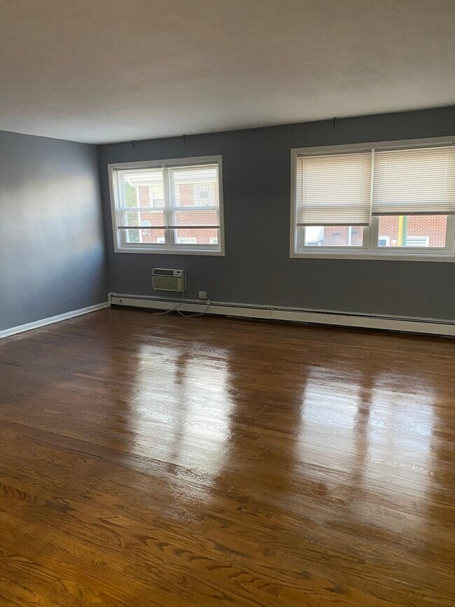 Foto del edificio - 2411 W Balmoral Ave