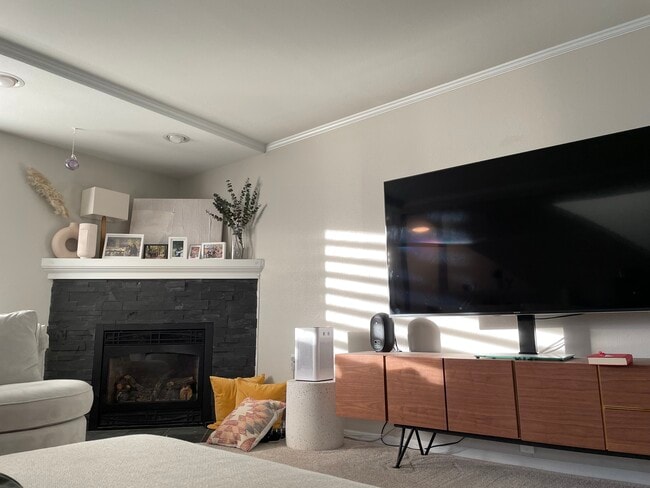 Gas fireplace with smart feature for auto turn-on/off - 728 N 94th St