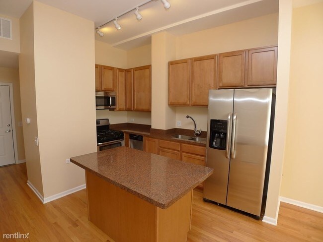 Building Photo - 1 br, 1 bath Condo - 1038 E 47th St