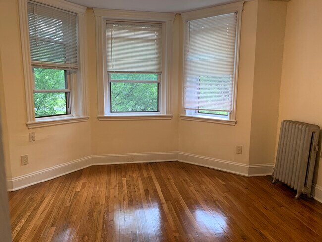 Building Photo - 360 Riverway