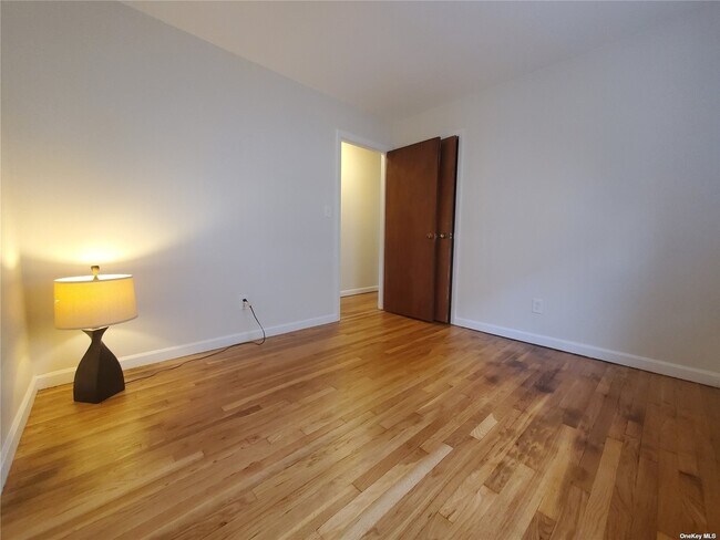 Building Photo - 66-46 79th Pl