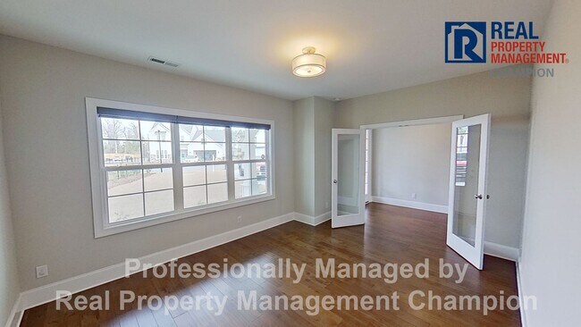 Building Photo - Spacious 4 BD Executive Home Loaded with U...