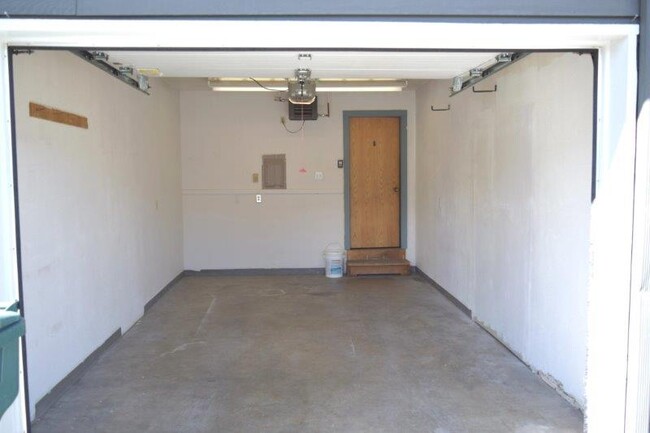 Building Photo - 9814 William Jones Cir