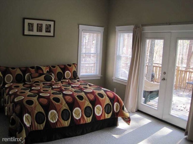 Building Photo - 7075 Haw Creek Pl