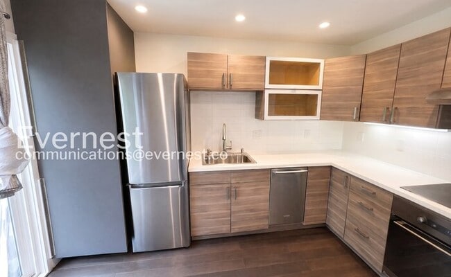 Building Photo - 1-Bed/1-Bath Condo/Voucher Accepted/Available Now!