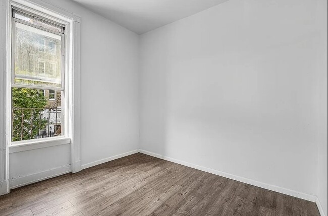 Foto del edificio - 208 Lewis Ave