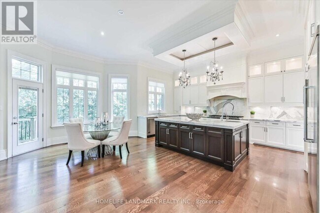 Photo du bâtiment - 382 Empress Ave