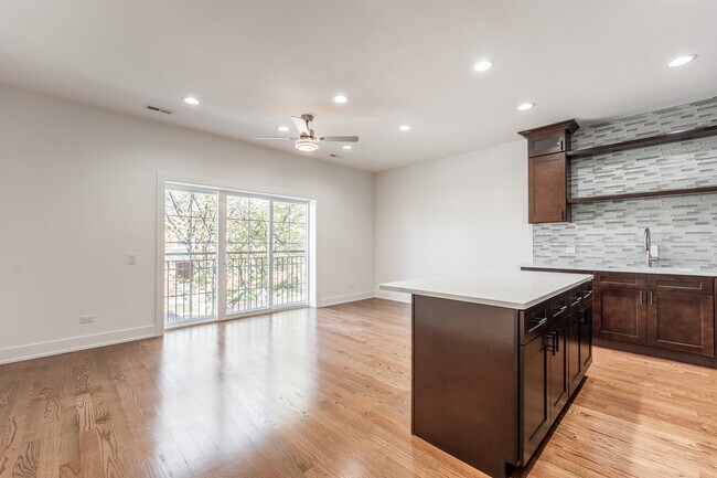 Building Photo - 3329 N Avers Ave