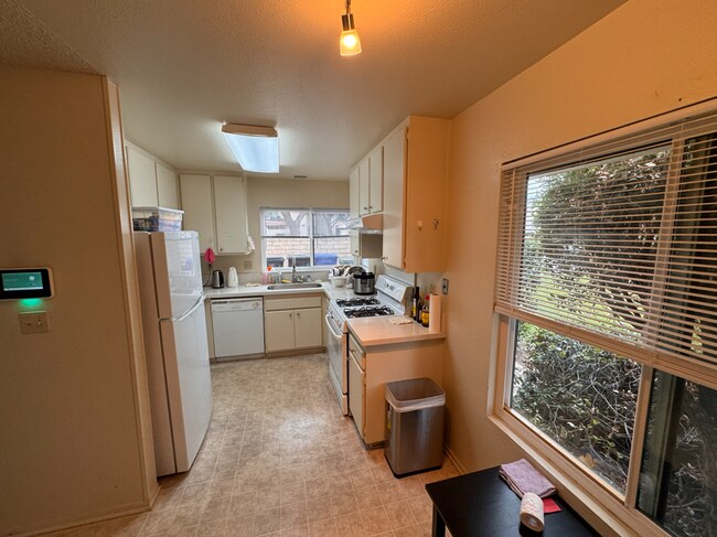 Foto del edificio - 8364 Summerdale Rd