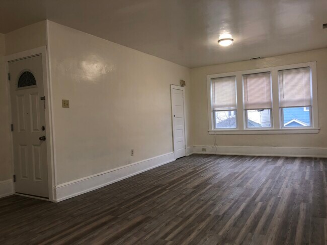 Building Photo - 511 Caspian Ave