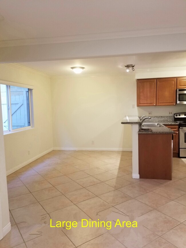Large Dining Area - 4100 Patrice Rd