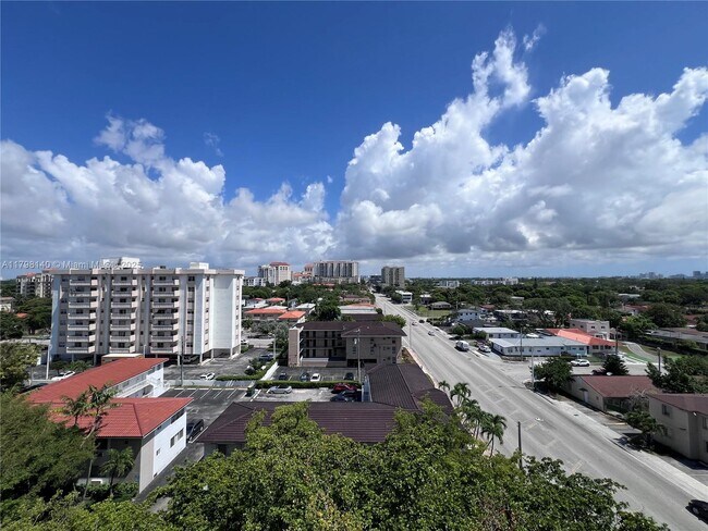 Building Photo - 50 Menores Ave