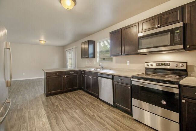 Foto del edificio - 7063 Primrose Ln