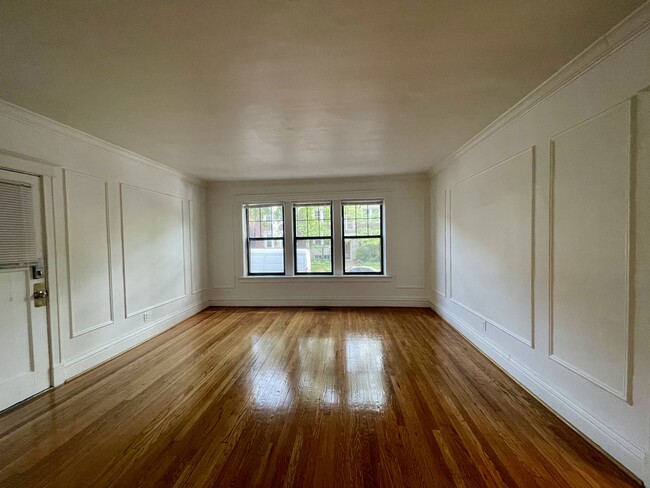 Building Photo - 6323 South Rosebury Ave