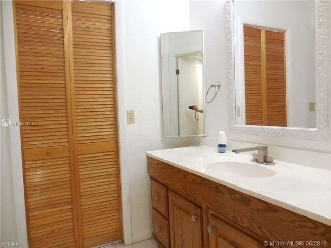 Foto del edificio - 2 br, 2 bath Condo - 430 Lakeview Dr