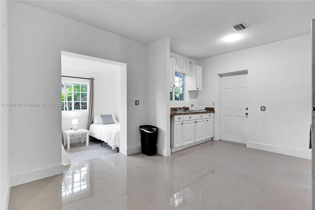 Building Photo - 6344 NW Miami Pl