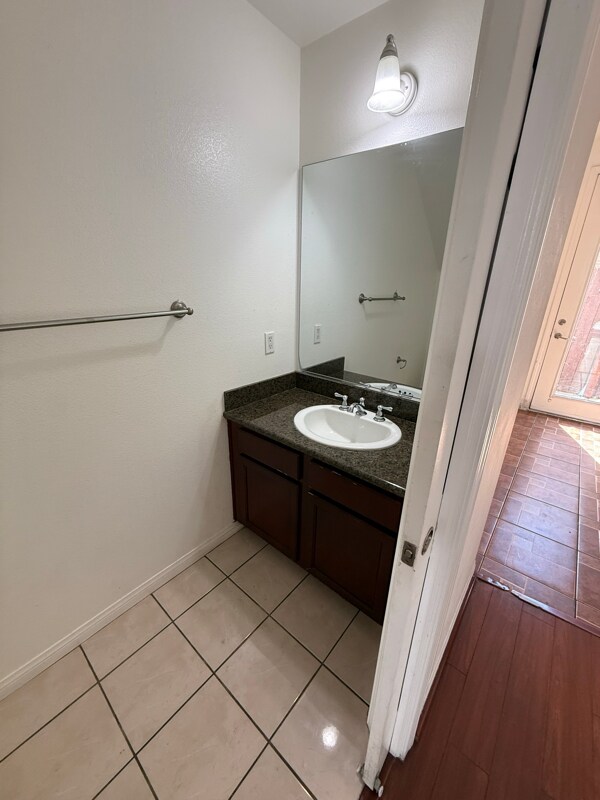 Foto del edificio - 9635 Woodman Ave