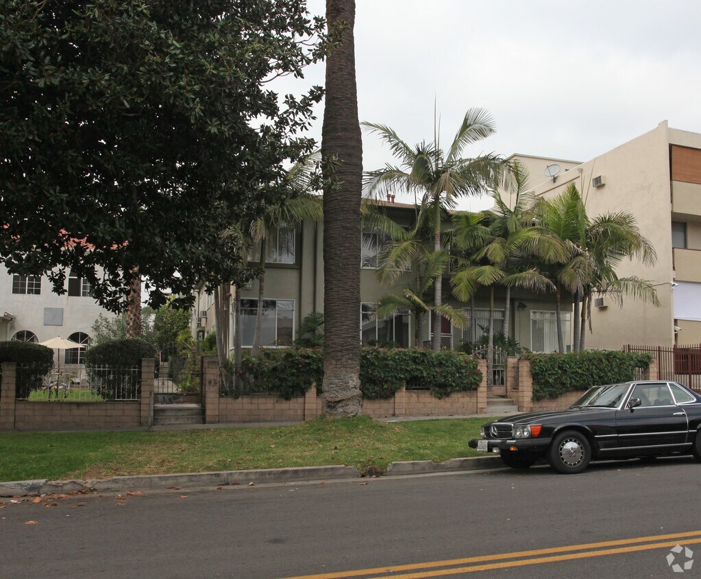 Building Photo - 1819-1823 Winona Blvd
