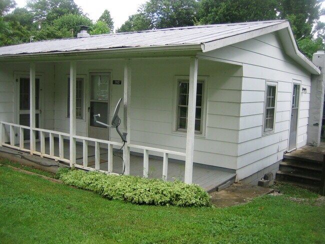 Building Photo - 740 Reservoir Rd