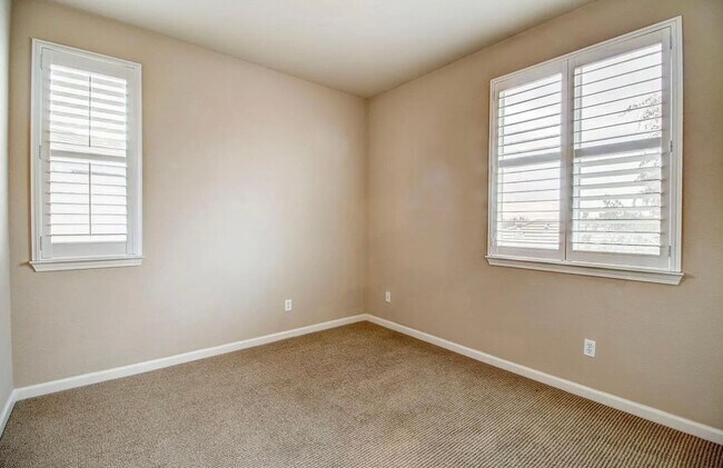 Foto del edificio - 30 Sheen Ct