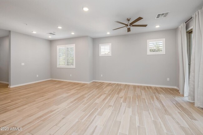 Building Photo - 250 W Queen Creek Rd