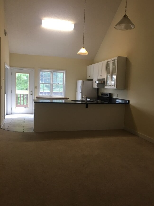 Building Photo - 2 bedroom, 2 bath Condo in Madison Park: A...