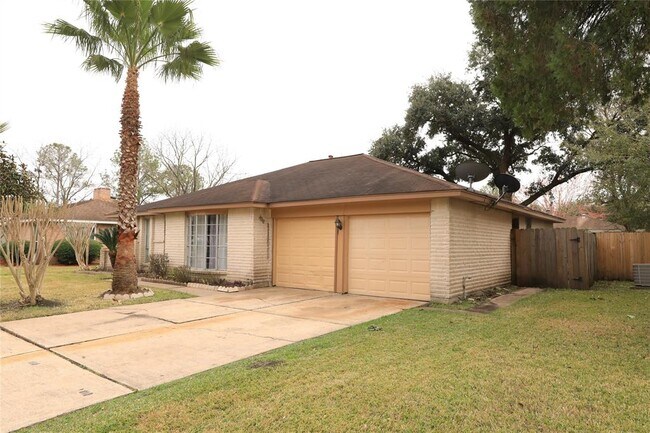 Building Photo - 11407 Vinedale Dr