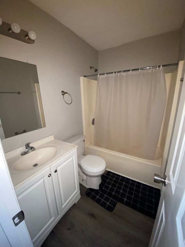 Photo - 212 Macon St Apartment