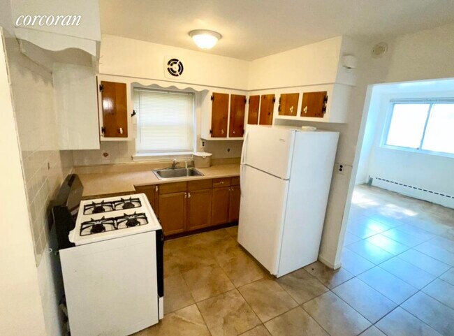 Building Photo - 3432 Tiemann Ave