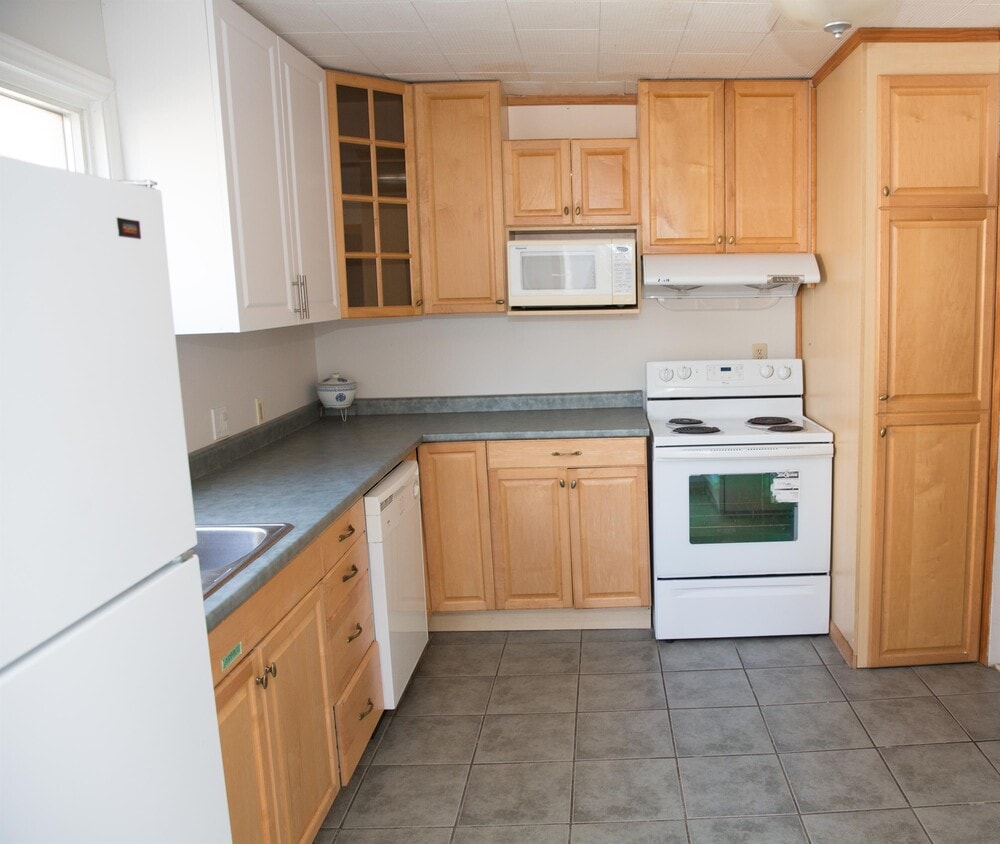Primary Photo - 67 McDonald Ave
