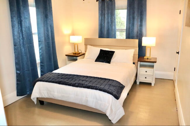 Building Photo - 1912 Fernwood Ave