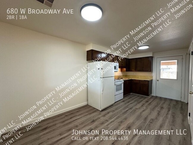 Building Photo - 680 W Broadway Ave