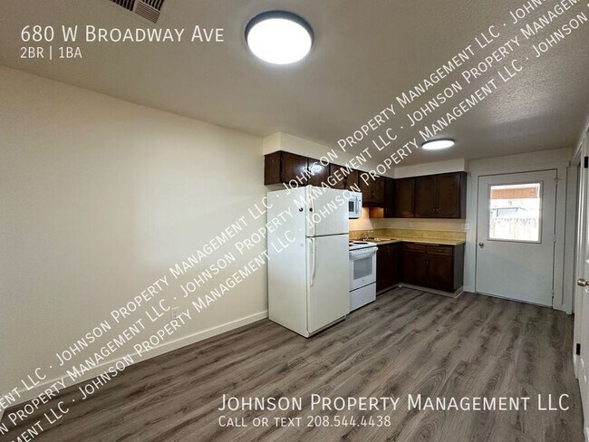 Foto del edificio - 680 W Broadway Ave